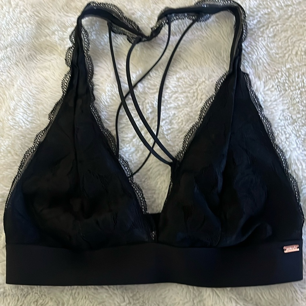 Back cross back VS bra!!